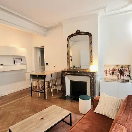 Central, Chaleureux Et Parisien Apartment