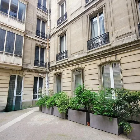 Central, Chaleureux Et Parisien *